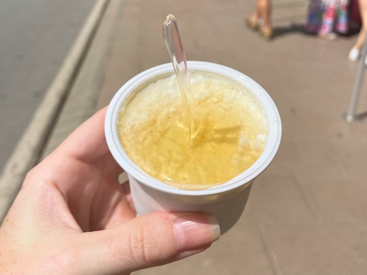 Traditional Catalan mel i mató with fresh cheese topped with honey