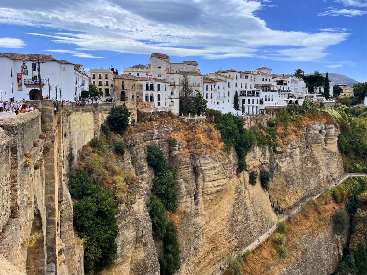 Whitewashed buildings perched along the dramatic cliffs of Ronda above the El Tajo gorge