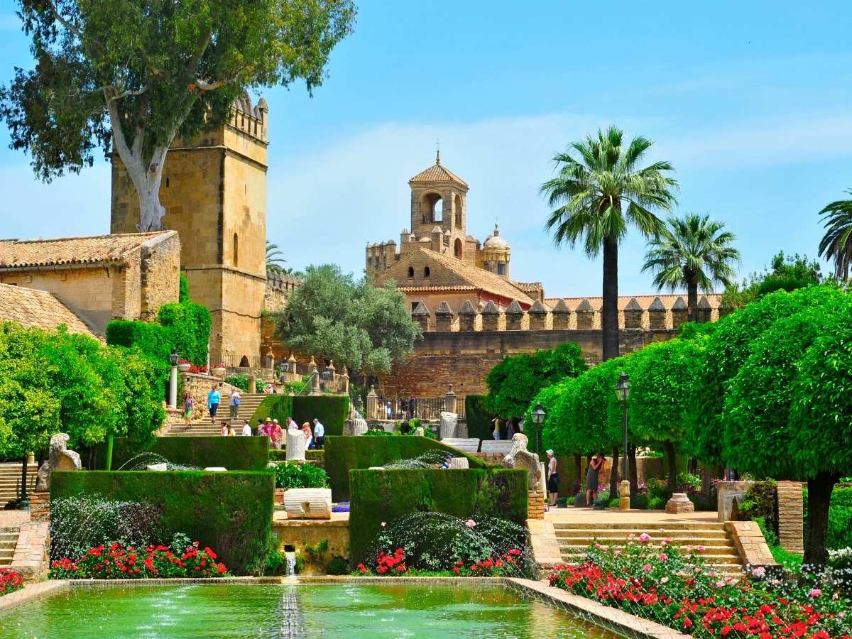 Lush gardens, fountains, and historic fortress architecture in Córdoba’s Alcázar de los Reyes Cristianos
