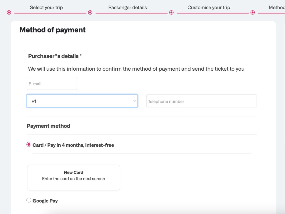 Screenshot of the Renfe method of payment page with purchaser details and card or Google Pay payment options