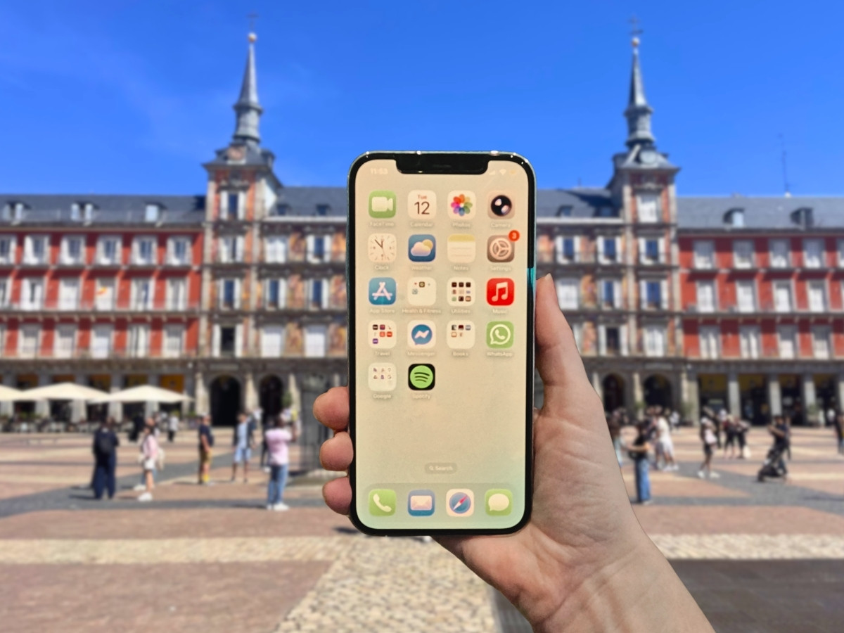 How to Stay Connected in Spain