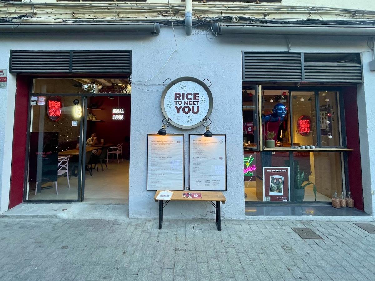 Exterior entrance of Rice to Meet You paella cooking class in Barcelona