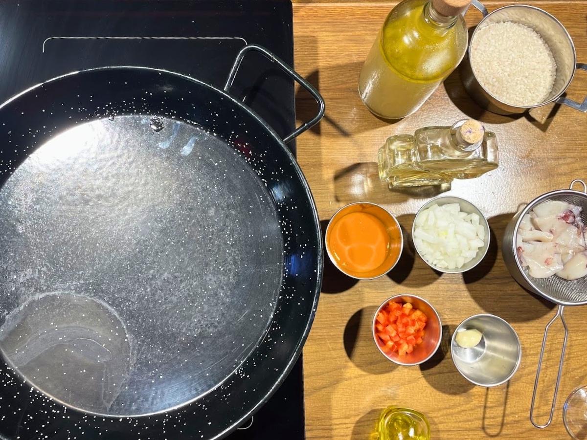 Pre-portioned ingredients ready for making paella at Rice to Meet You in Barcelona